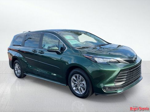 Certified 2026 Toyota Sienna LE FWD image 9