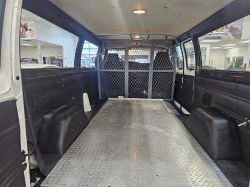 Used 2001 Dodge B2500 Passenger RWD image 25