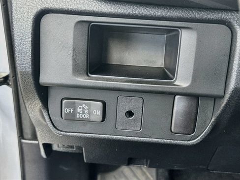 Used 2016 Toyota Tacoma SR5 w/ SR5 Appearance Package (SN) AWD/4WD image 6