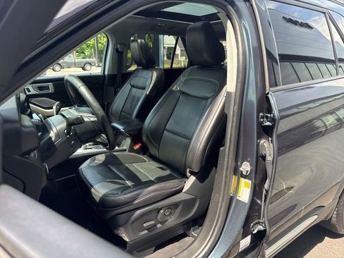 Used 2024 Ford Explorer Limited w/ Limited Technology Package AWD/4WD image 10