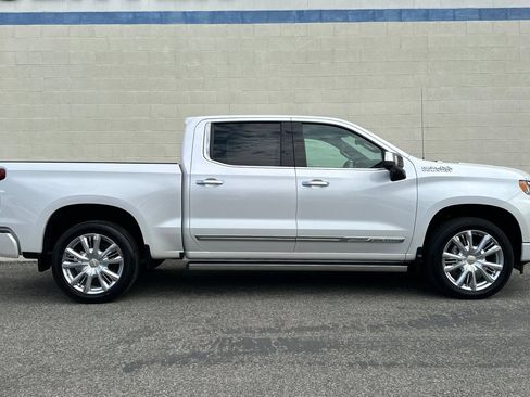 Certified 2023 Chevrolet Silverado 1500 High Country w/ High Country Premium Package AWD/4WD image 3