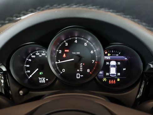 Certified 2026 Porsche Macan AWD/4WD image 16