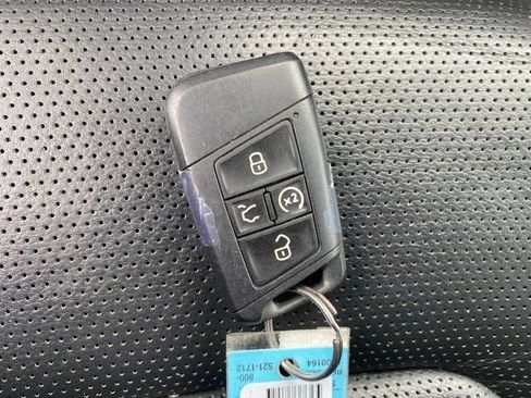 Used 2022 Volkswagen Atlas Cross Sport SEL Premium R-Line AWD/4WD image 24