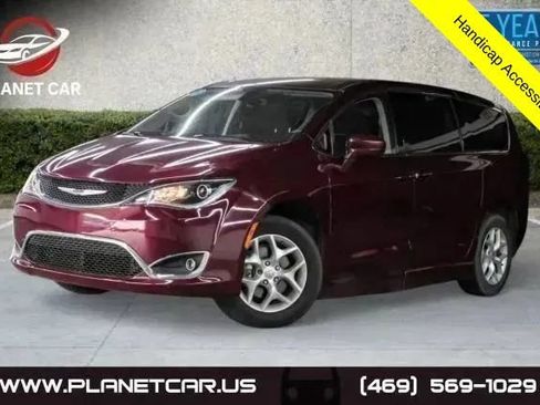 Used 2018 Chrysler Pacifica Touring Plus w/ Tire & Wheel Group FWD image 1