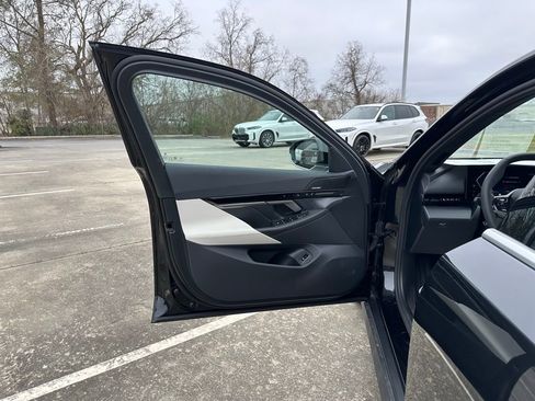 Certified 2025 BMW 530i image 22