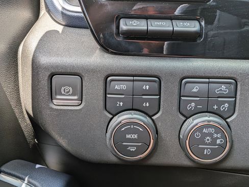 Used 2022 Chevrolet Silverado 1500 High Country image 24