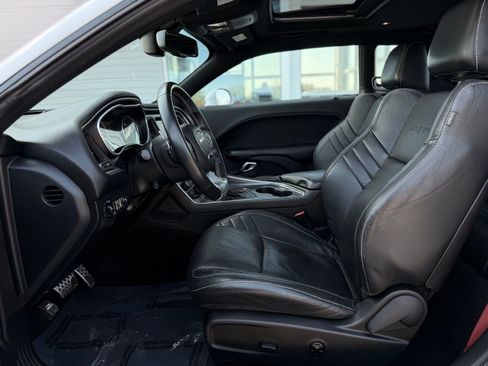 Used 2015 Dodge Challenger SRT w/ Technology Group image 18