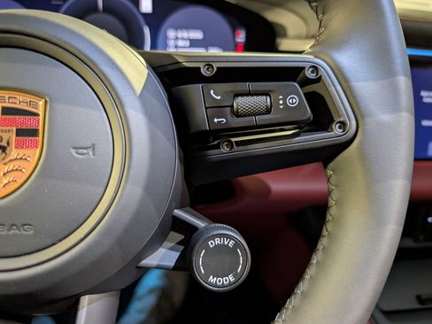 New 2026 Porsche Macan 4 Electric image 31