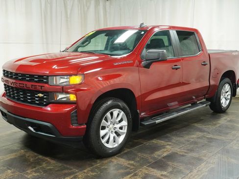 Used 2020 Chevrolet Silverado 1500 Custom w/ Custom Value Package AWD/4WD image 2
