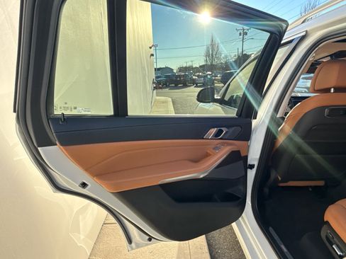Certified 2023 BMW X7 xDrive40i w/ Premium Package image 13