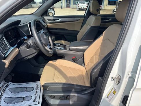 Used 2025 Volkswagen Atlas Cross Sport SE w/ Panoramic Sunroof Package image 10