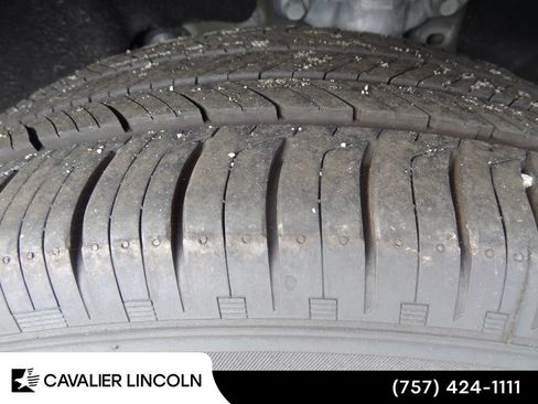 Used 2026 Ford Explorer Active AWD/4WD image 17