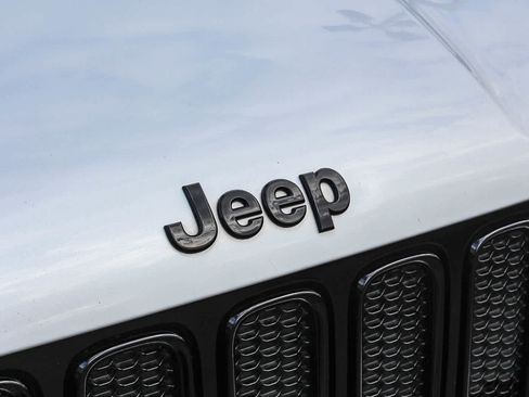 Used 2017 Jeep Renegade Altitude image 11