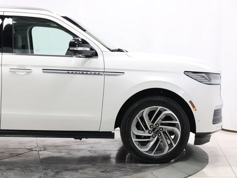 Used 2025 Lincoln Navigator Reserve AWD/4WD image 87