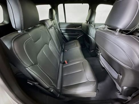 Used 2025 Jeep Grand Cherokee Limited w/ Luxury Tech Group II image 26