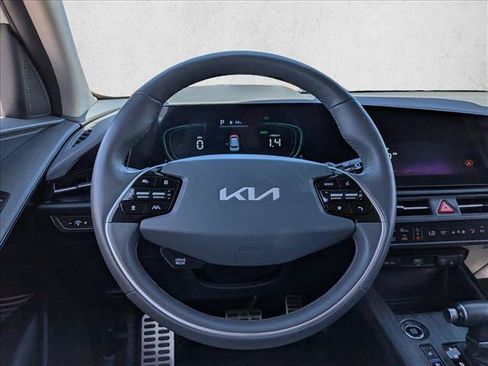 Used 2023 Kia Niro SX Touring FWD image 13