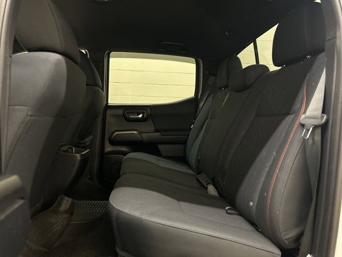 Used 2017 Toyota Tacoma 4x4 Double Cab image 8