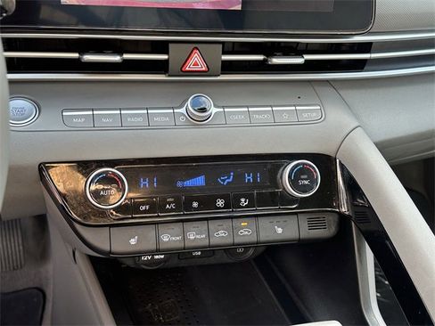 Used 2023 Hyundai Elantra SEL w/ Convenience Package image 18