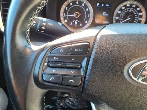 Used 2022 Hyundai Venue SEL image 22