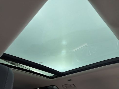 Used 2024 Land Rover Defender 110 X-Dynamic SE image 26