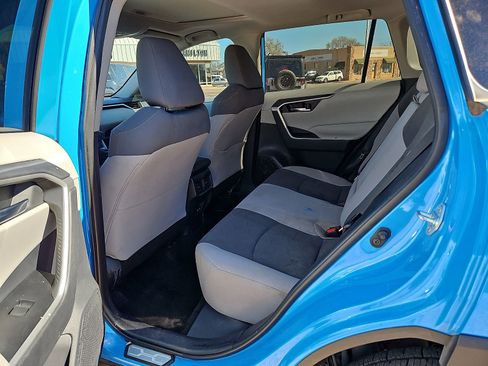 Used 2019 Toyota RAV4 XLE w/ Convenience Package image 10