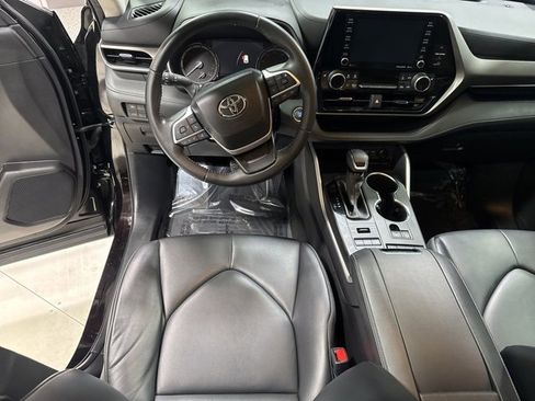 Used 2022 Toyota Highlander XLE image 16