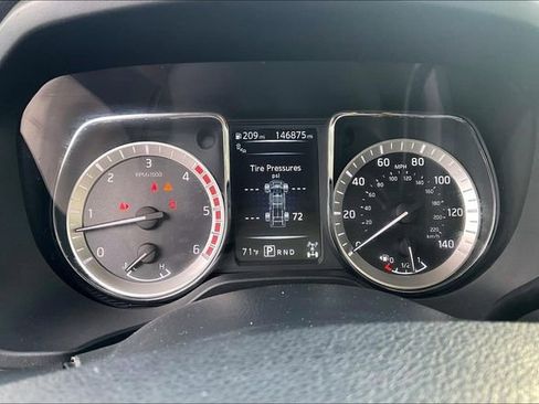 Used 2016 Nissan Titan SL image 20