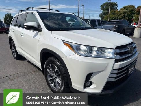Used 2018 Toyota Highlander XLE AWD/4WD image 3