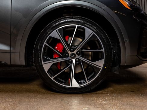 Used 2024 Audi SQ5 Prestige image 11