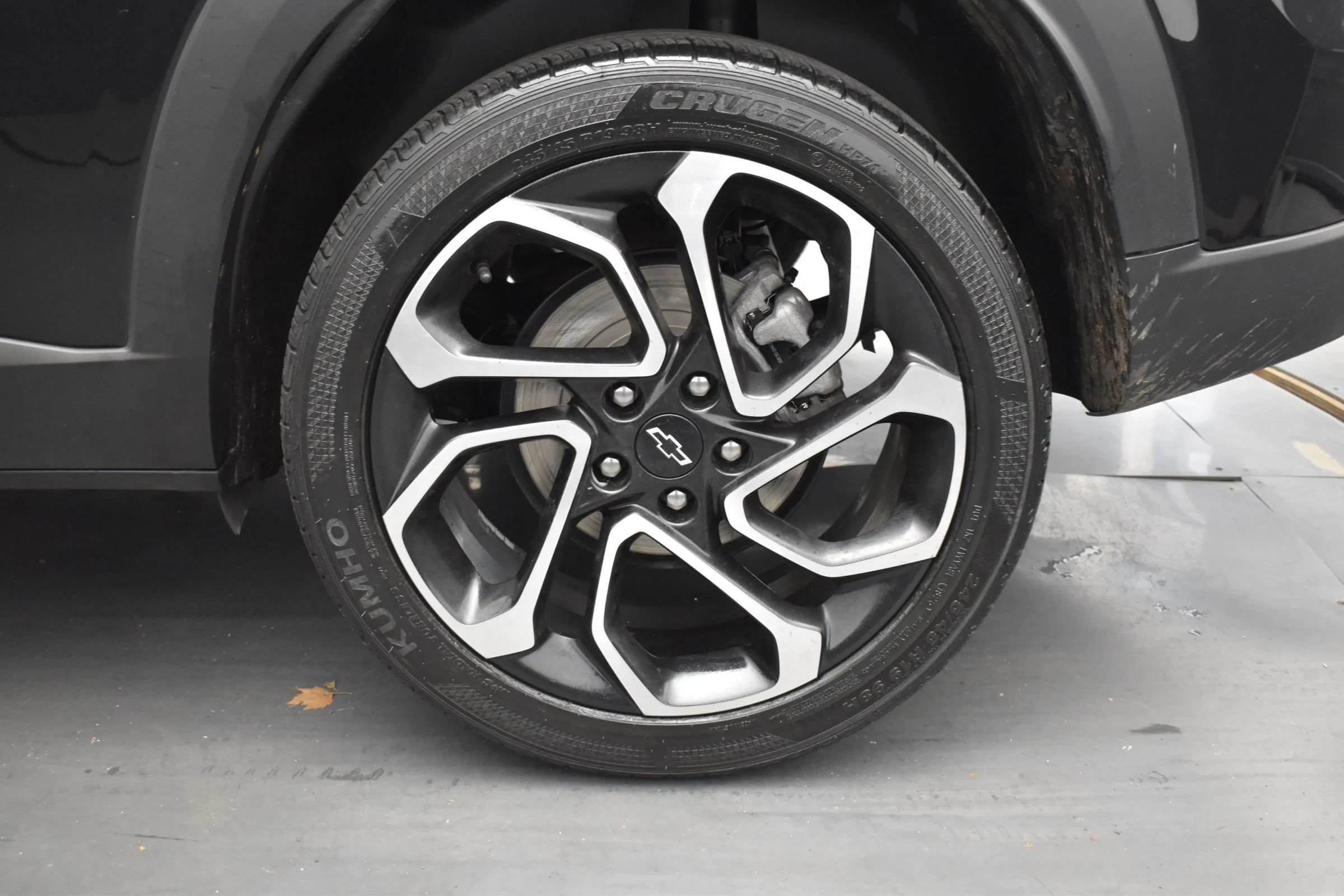 Used 2025 Chevrolet Trax RS FWD image 35