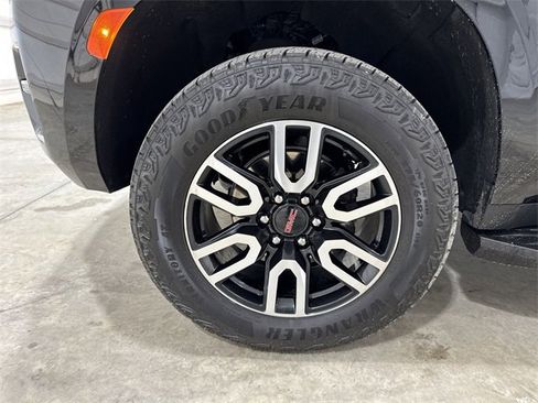 Used 2024 GMC Yukon AT4 w/ Technology Package image 34