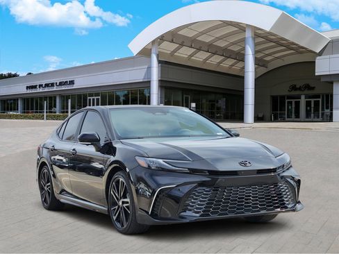 Used 2025 Toyota Camry XSE image 2