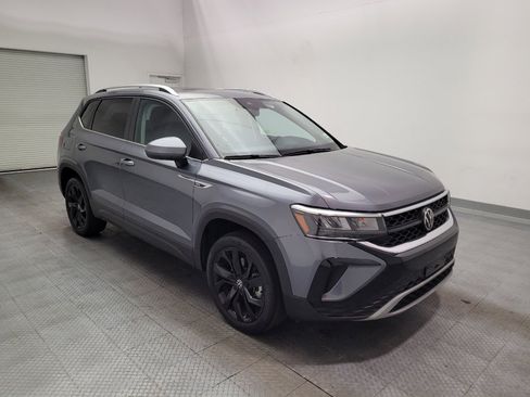 Used 2023 Volkswagen Taos SE w/ Panoramic Sunroof Package FWD image 13