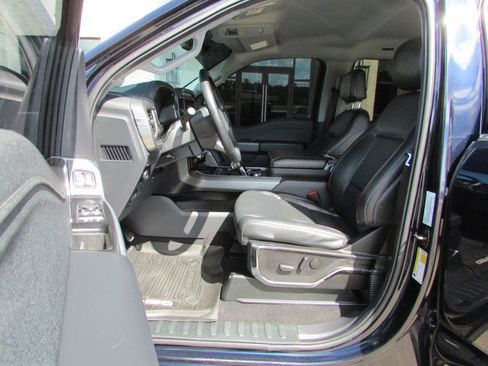 Used 2023 Ford F150 Lariat w/ Trailer Tow Package image 9