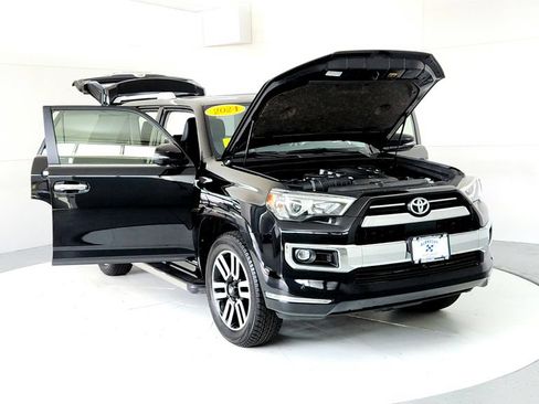 Used 2024 Toyota 4Runner Limited AWD/4WD image 9