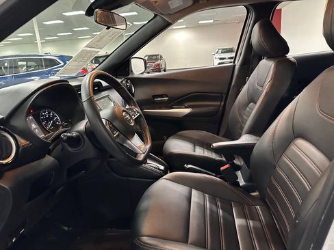 Used 2020 Nissan Kicks SR w/ SR Premium Package FWD image 15