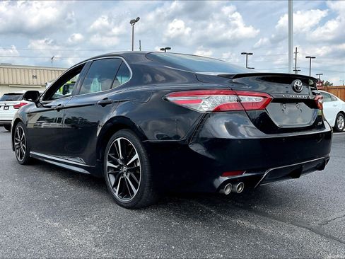 Used 2018 Toyota Camry XSE FWD image 4