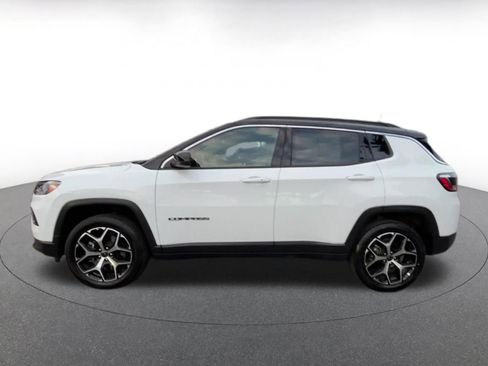 Used 2025 Jeep Compass Limited image 9