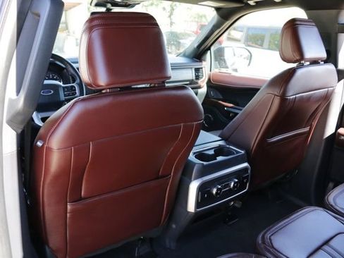 Used 2024 Ford Expedition Limited image 23