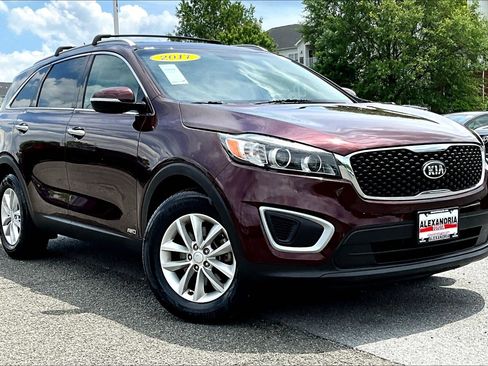 Used 2017 Kia Sorento LX image 2