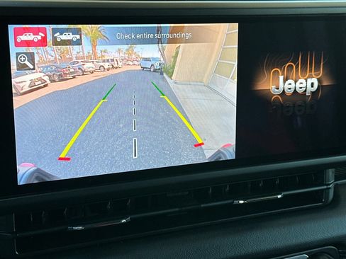 Used 2024 Jeep Gladiator Rubicon w/ Technology Group AWD/4WD image 19