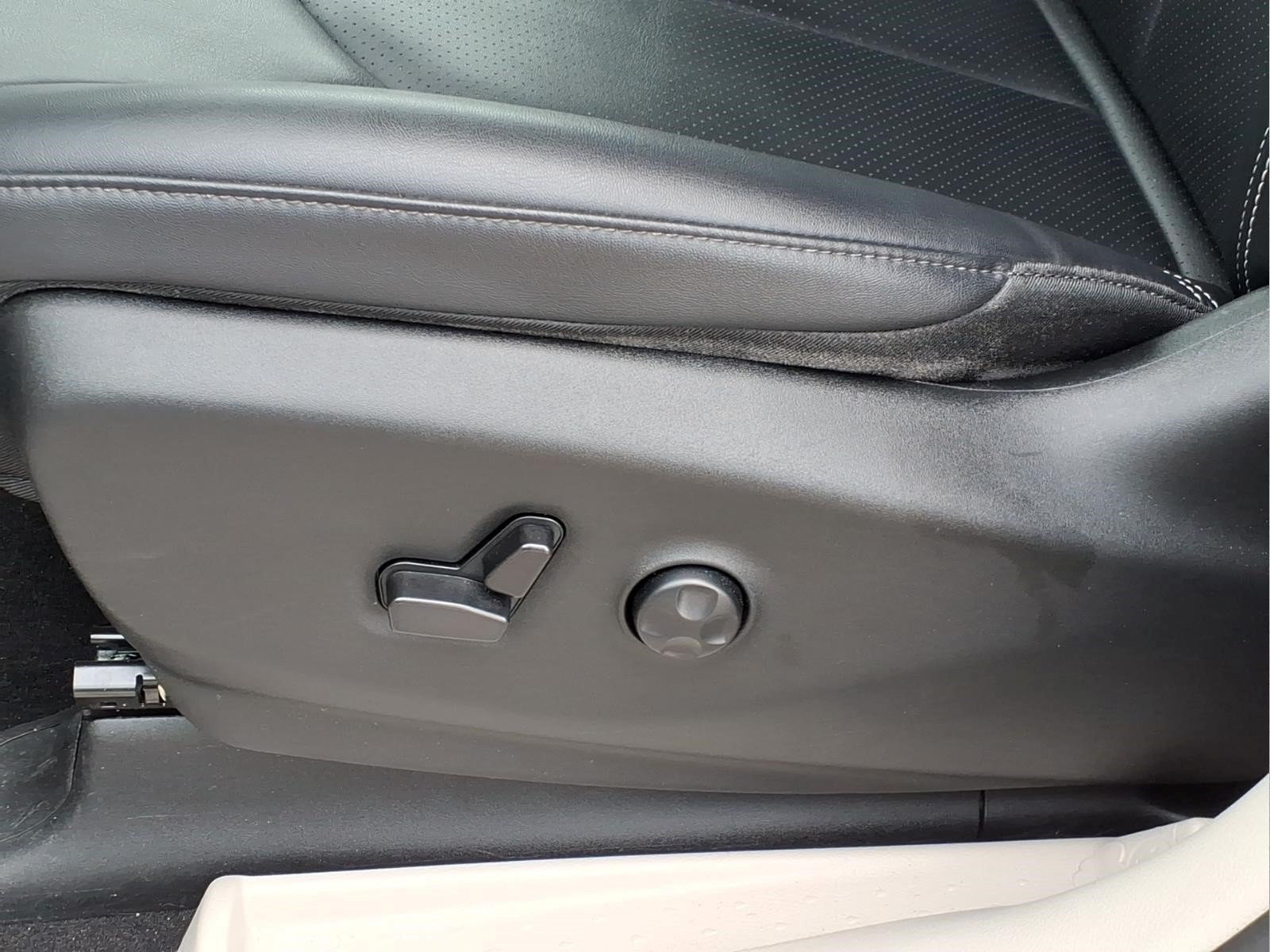 Used 2024 Chrysler Pacifica Touring-L FWD image 21