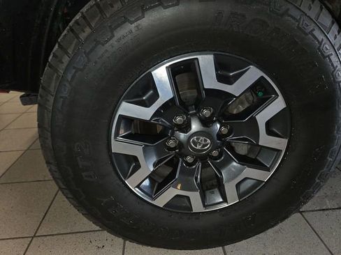 Used 2022 Toyota Tacoma TRD Off-Road w/ Technology Package image 10