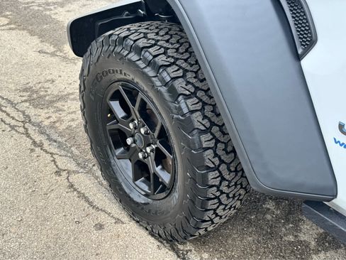 Used 2024 Jeep Wrangler Unlimited AWD/4WD image 8