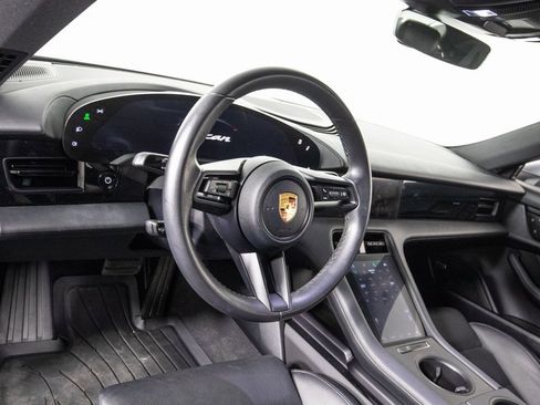 Used 2022 Porsche Taycan image 16