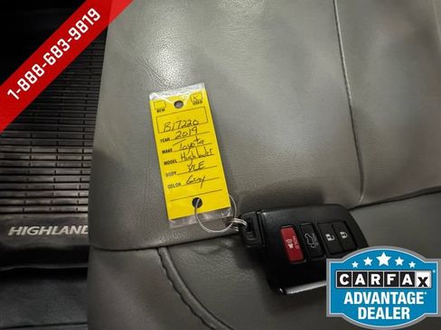 Used 2019 Toyota Highlander XLE AWD/4WD image 27
