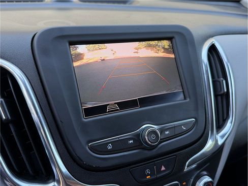 Used 2023 Chevrolet Equinox LS w/ LS Convenience Package FWD image 17