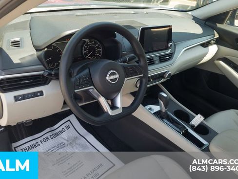 Used 2025 Nissan Altima 2.5 SV image 14