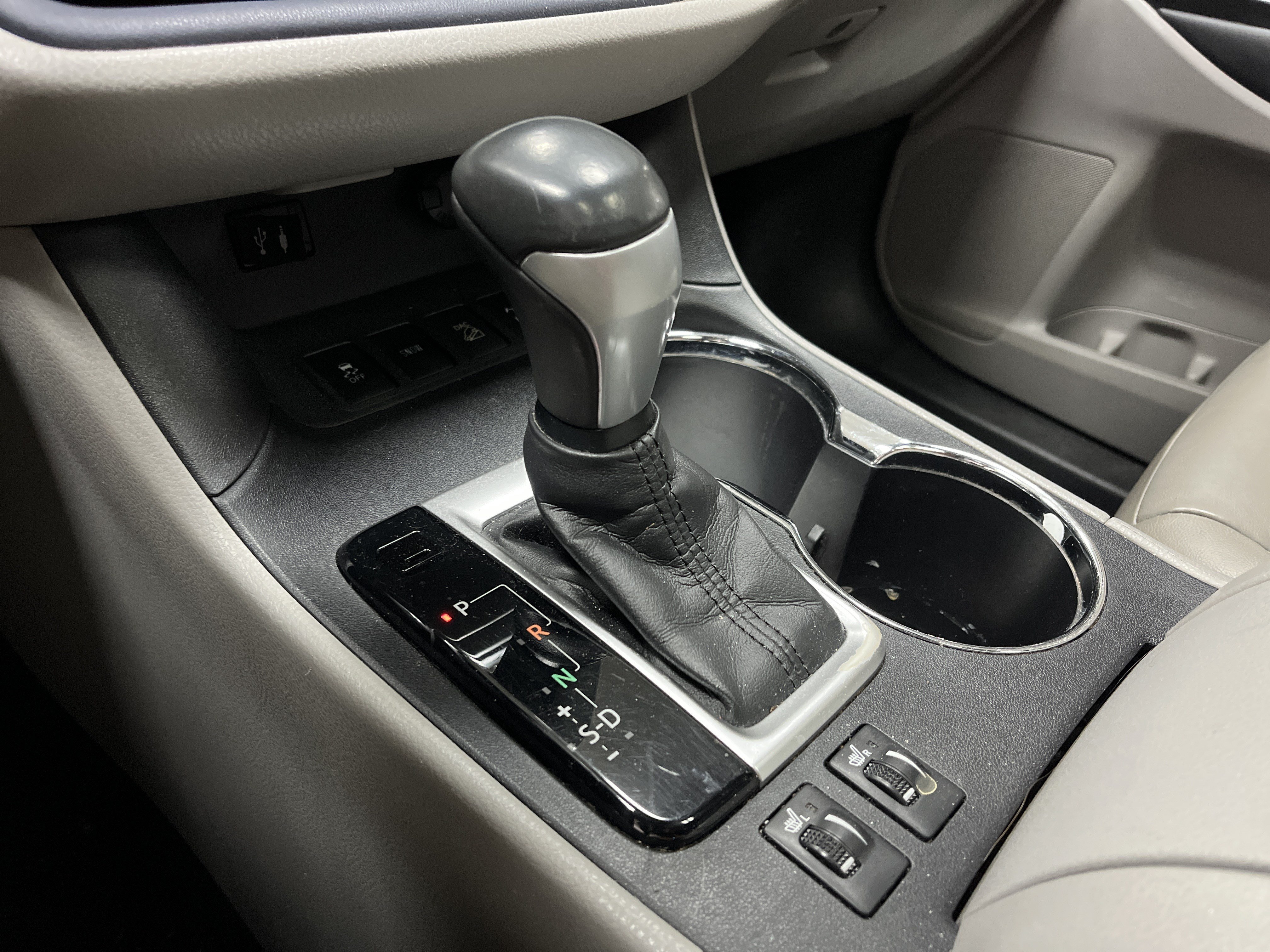 Used 2014 Toyota Highlander XLE AWD/4WD image 11