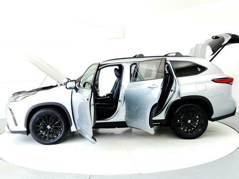 Used 2023 Toyota Highlander XSE AWD/4WD image 10